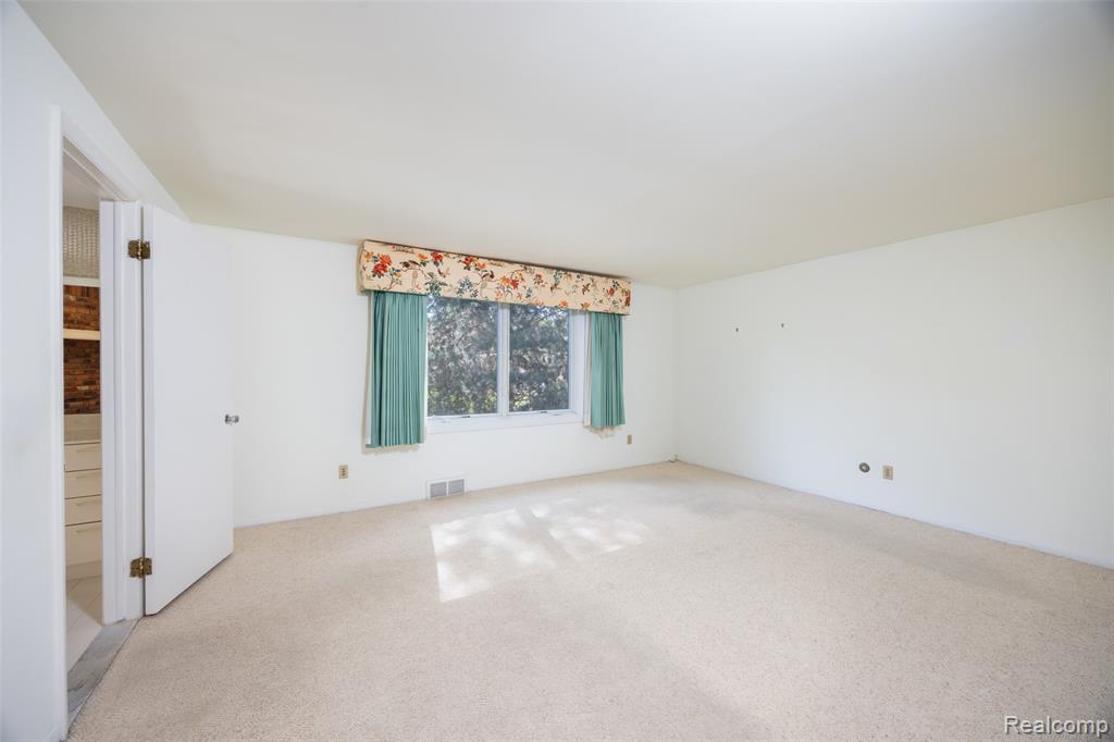 19646 Wilshire Boulevard, Beverly Hills, MI 48025 — Photo 20