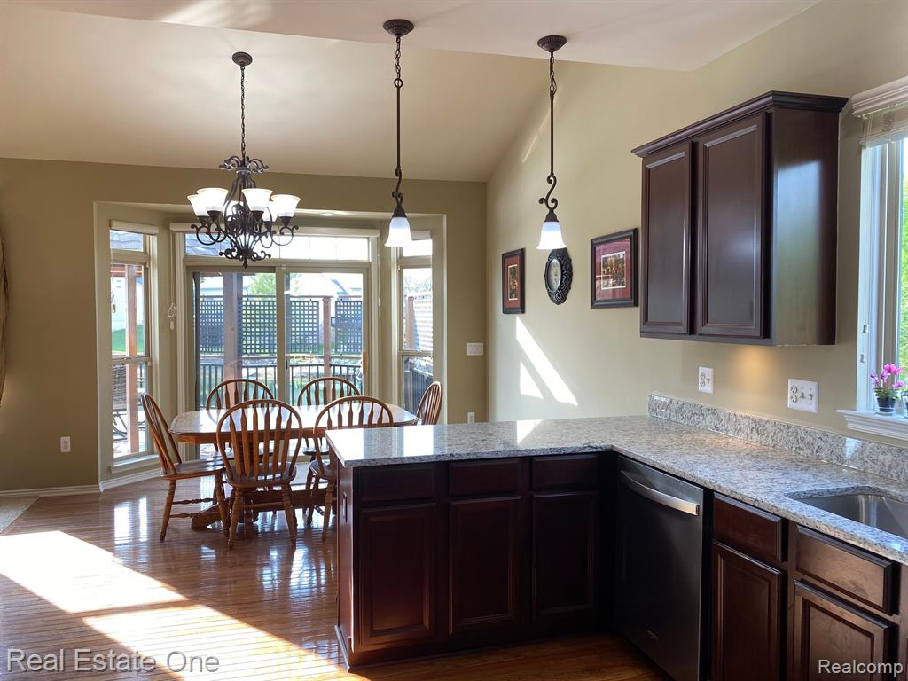 906 W PENINSULA, Oxford, MI 48371 — Photo 8