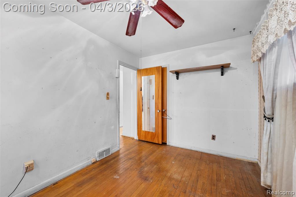 516 E Woodward Heights Boulevard, Hazel Park, MI 48030 — Photo 15