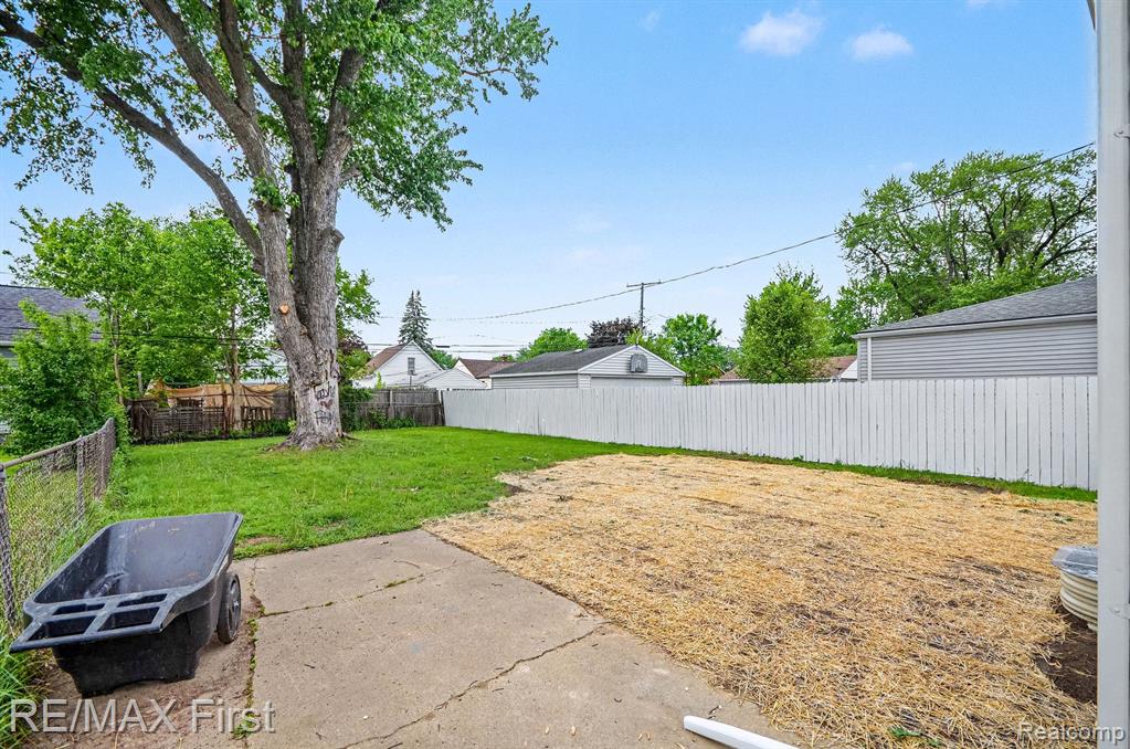 27825 Van Howe Street, Roseville, MI 48066 — Photo 15