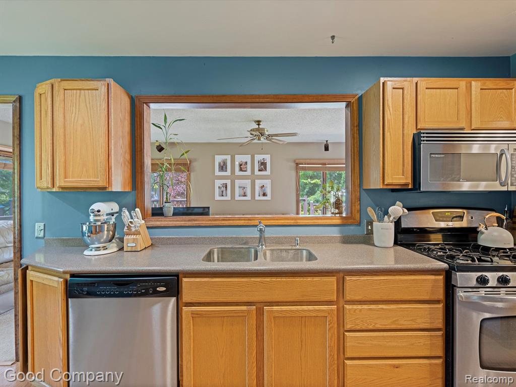 210 SCHRUM Drive, Whitmore Lake, MI 48189 — Photo 8