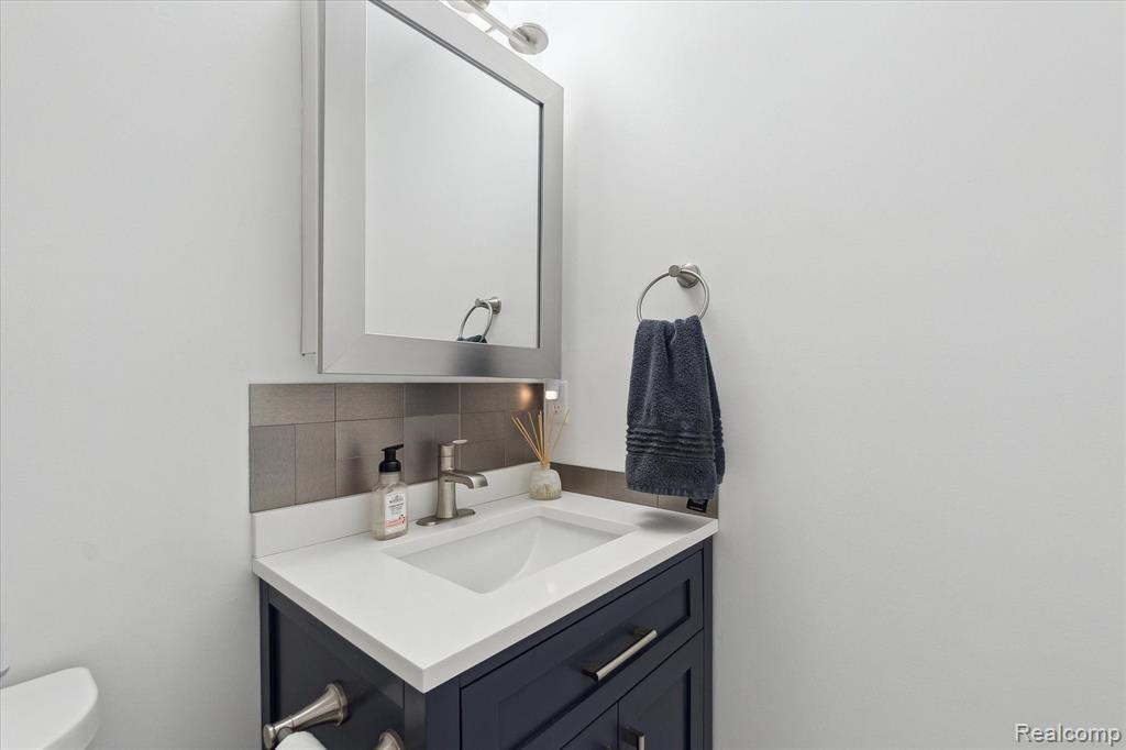 8072 LARK Lane, Grand Blanc, MI 48439 — Photo 24