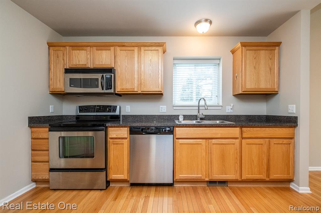 8113 SUTTON Court, White Lake, MI — Photo 16