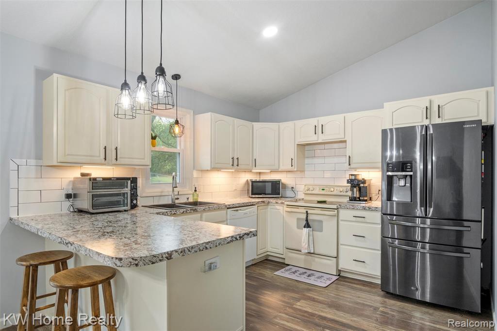 500 Clearwater Drive, Perry, MI 48872 — Photo 11