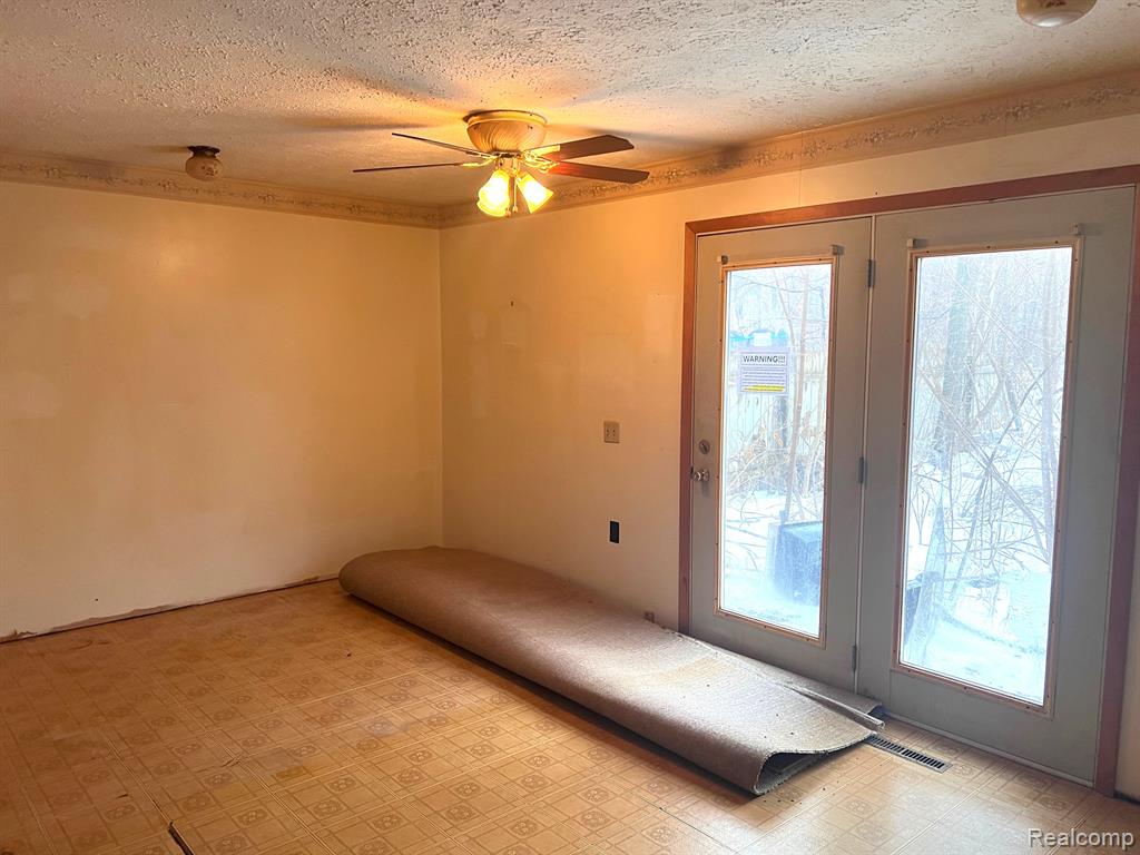 539 N Main Street, Perry, MI 48872 — Photo 11