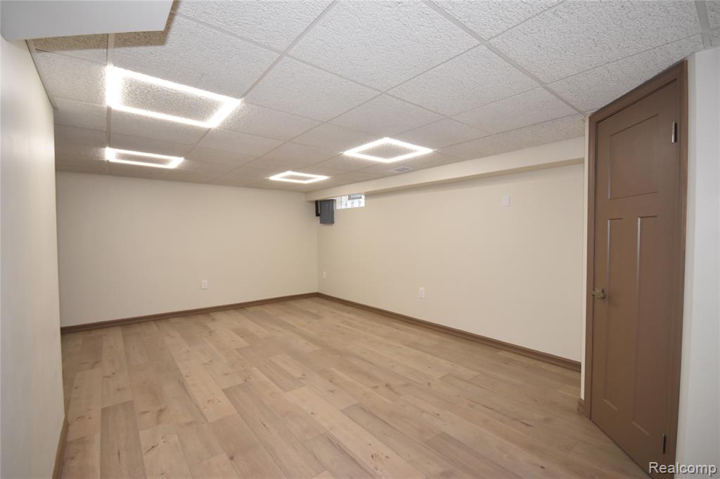 5106 Lakewood Drive, Grand Blanc, MI 48439 — Photo 27