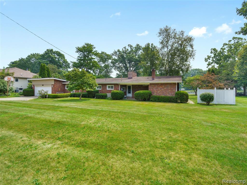 628 Riverside Drive, Linden, MI 48451 — Photo 2