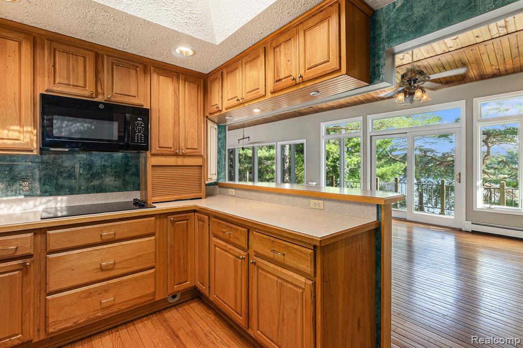 979 Abseguami Trail, Lake Orion, MI 48362 — Photo 16