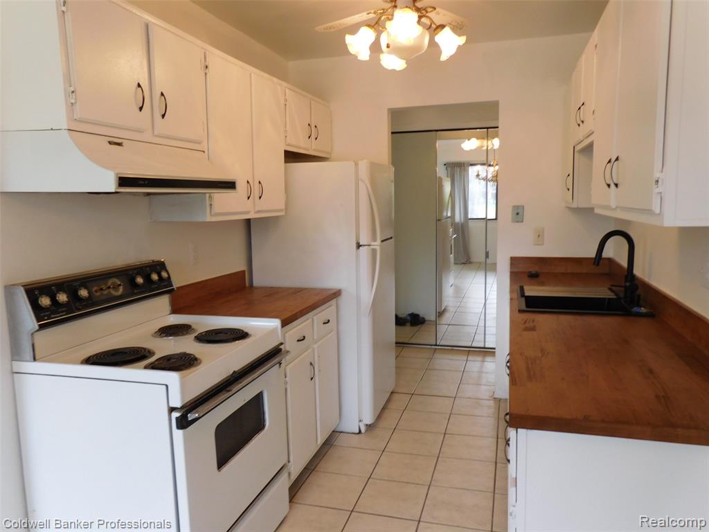 3915 Lone Pine Road, 100, West Bloomfield, MI 48323 — Photo 15