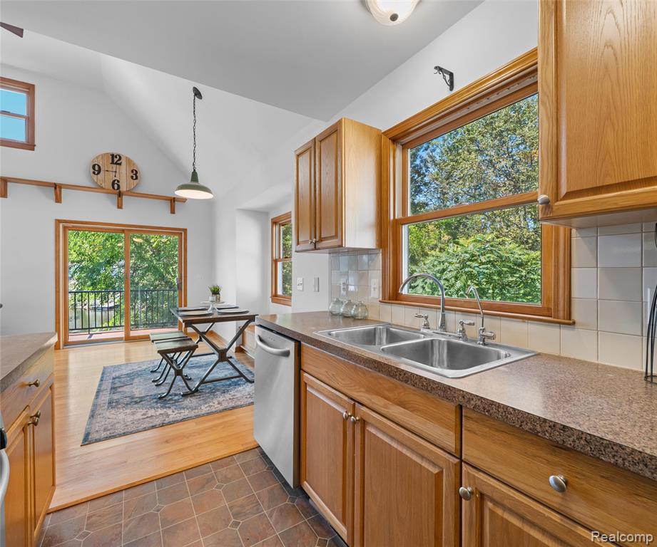 11252 Hiland Court, Pinckney, MI 48169 — Photo 26