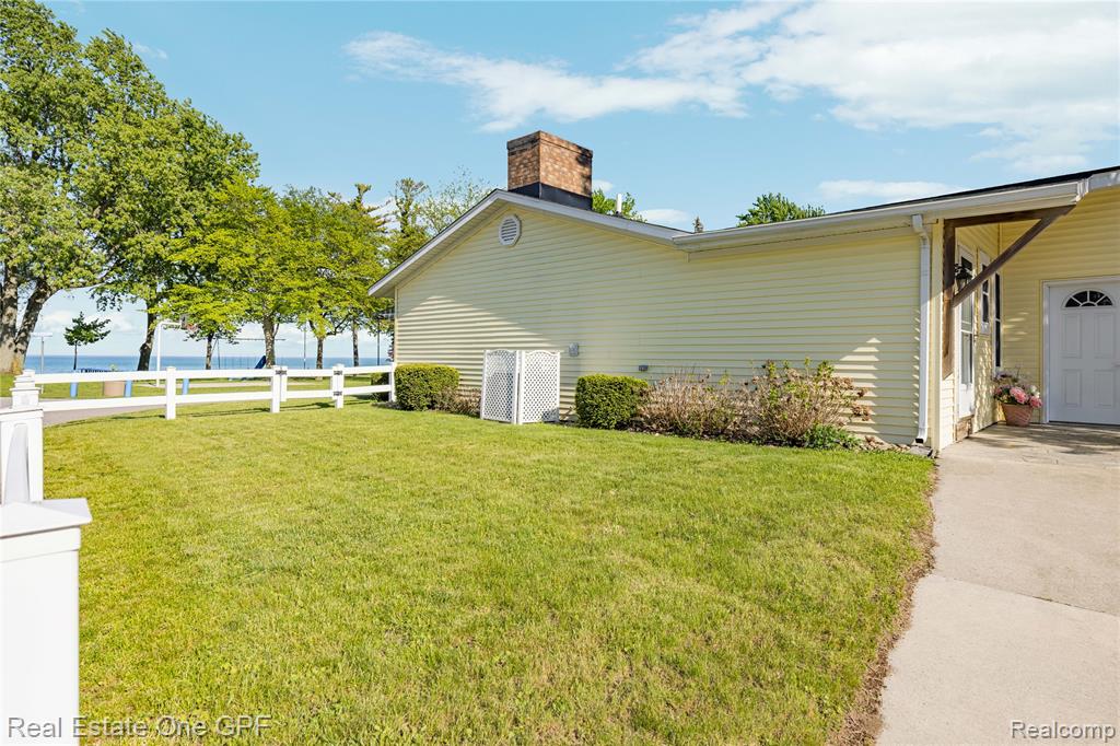 5871 Manor Drive, Fort Gratiot, MI 48059 — Photo 44