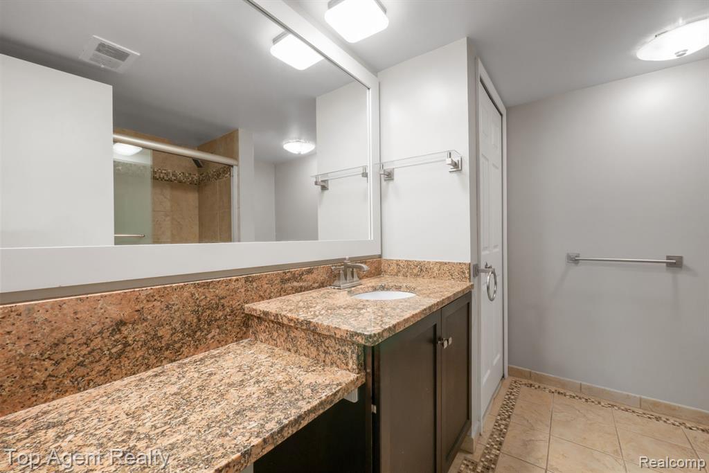 8657 Kennedy Circle, Warren, MI 48093 — Photo 15