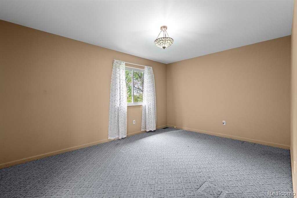 50631 NEWCASTLE Drive, Chesterfield, MI 48047 — Photo 27