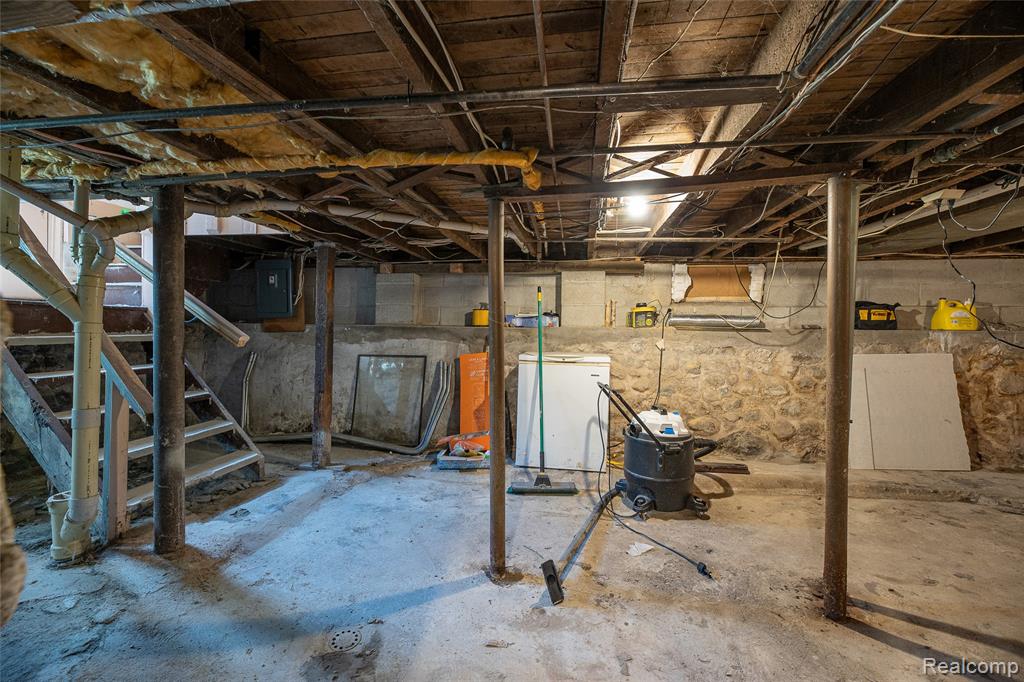 737 N Madison Street, Lapeer, MI 48446 — Photo 27