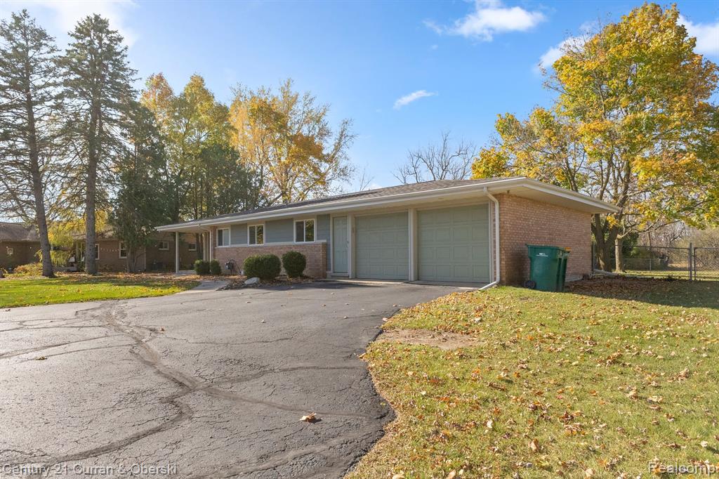 446 LINDEN Court, Saline, MI 48176 — Photo 3