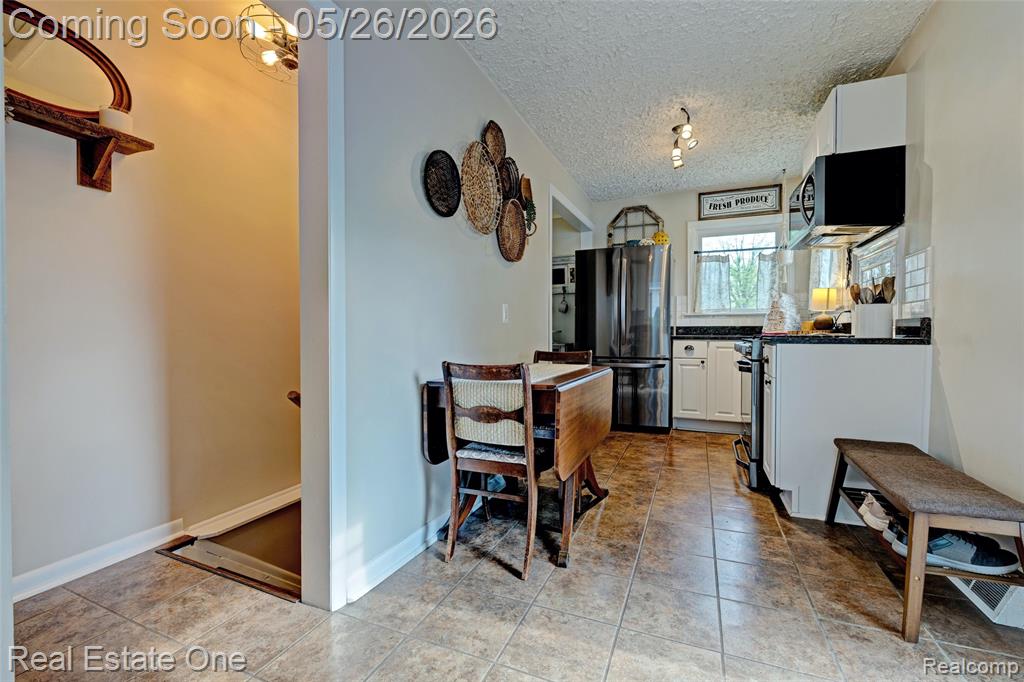 6394 Manson Drive, Waterford, MI 48329 — Photo 10