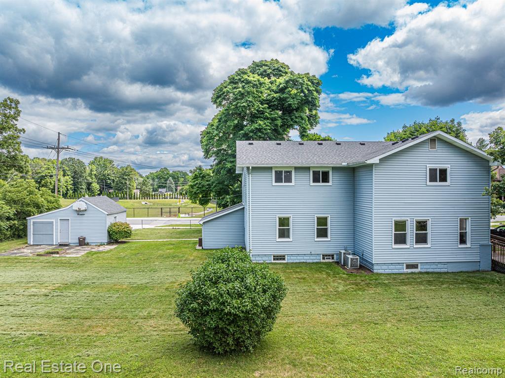 447 E JACKSON Street E, Lake Orion, MI 48362 — Photo 38