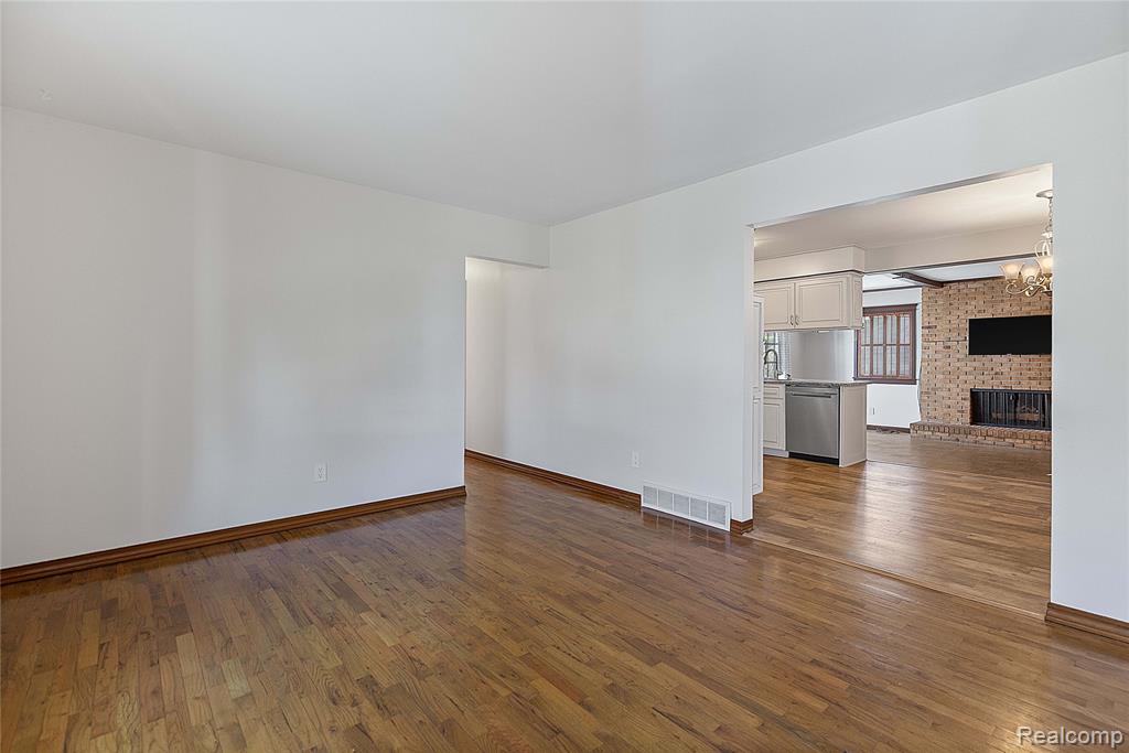 922 Canterbury Drive, Madison Heights, MI 48071 — Photo 4
