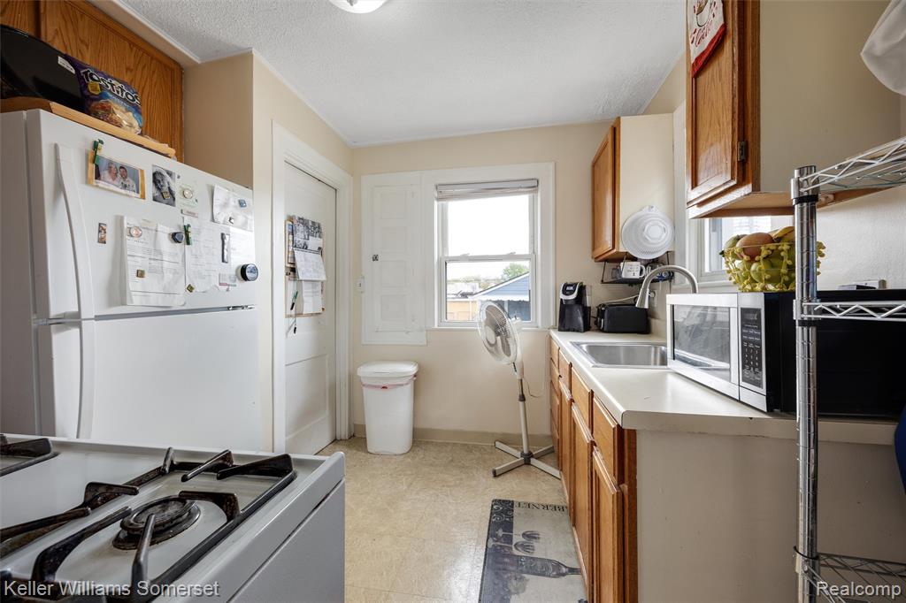 2960 Kenmore Road, Berkley, MI 48072 — Photo 16