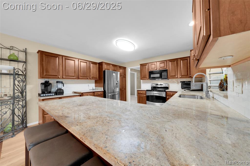 4240 Blue Heron Drive, Auburn Hills, MI 48326 — Photo 14