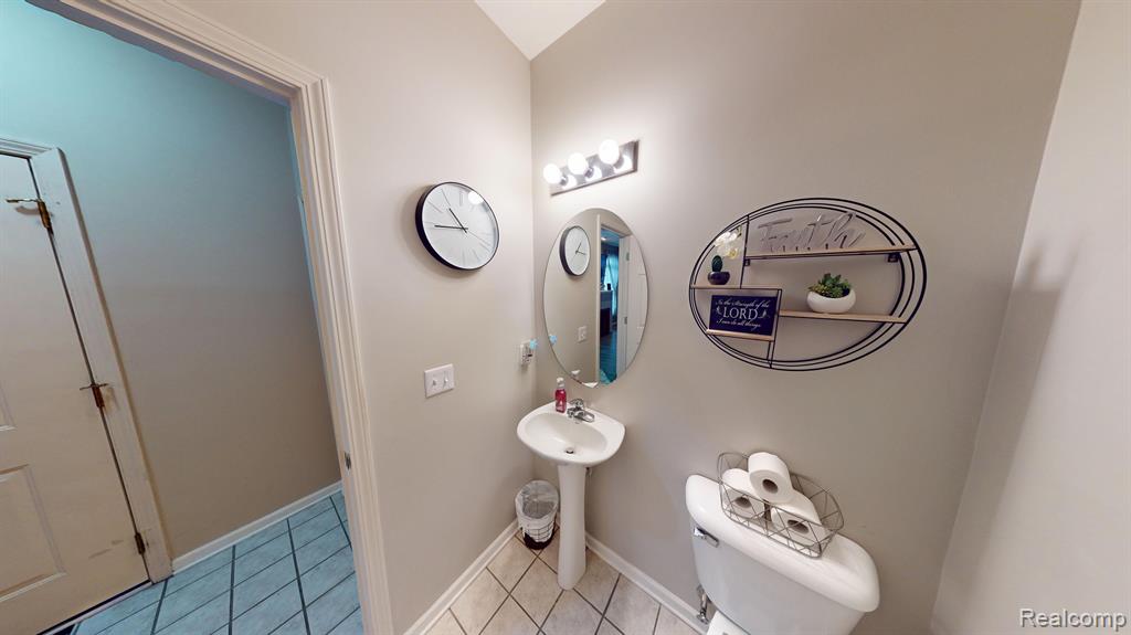 8109 ADDINGTON Drive, Commerce Twp, MI 48390 — Photo 27