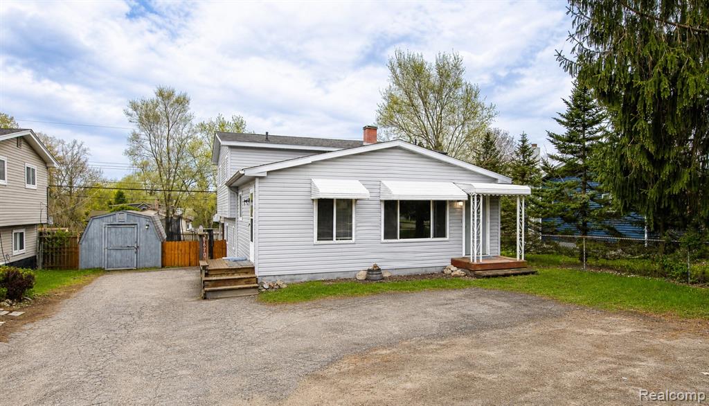 8670 N Eston Road, Clarkston, MI 48348 — Photo 26