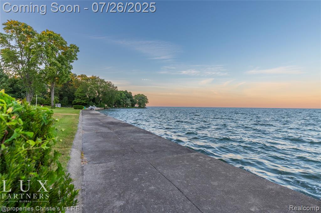 1010 LAKE SHORE Road, Grosse Pointe Shores, MI 48236 — Photo 8