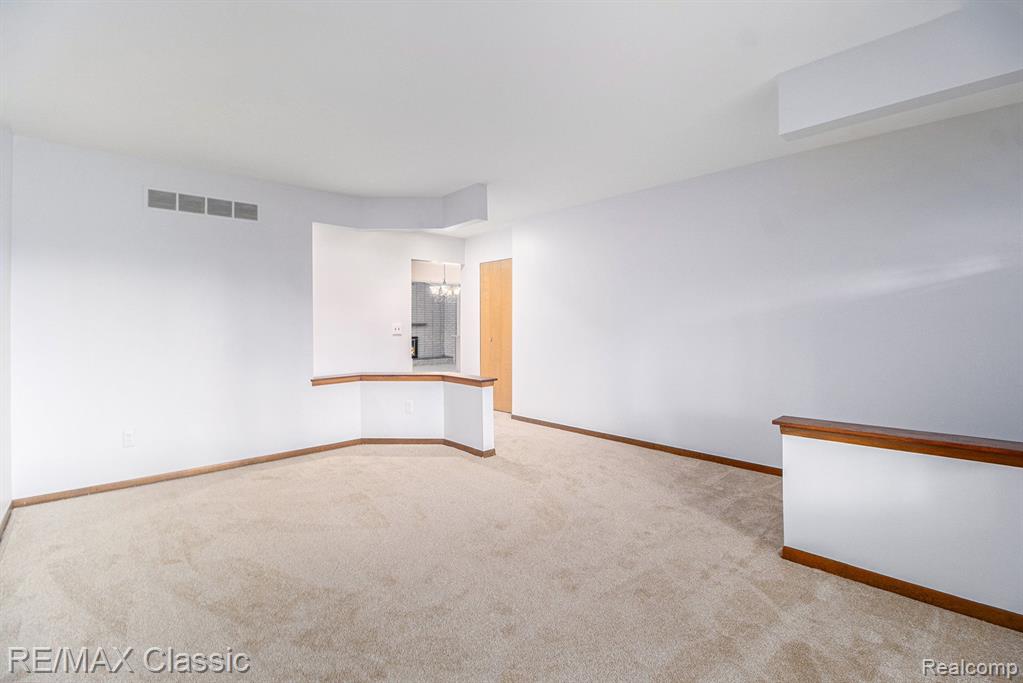 4909 DICKSON Drive, Sterling Heights, MI 48310 — Photo 3