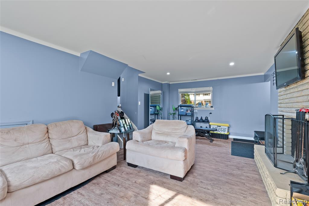 676 Sheffield Road, Auburn Hills, MI 48326 — Photo 13