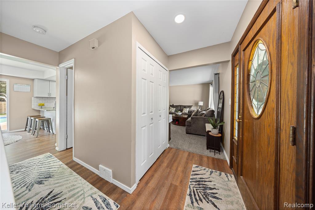 5795 LIMESTONE Drive, Troy, MI 48085 — Photo 10