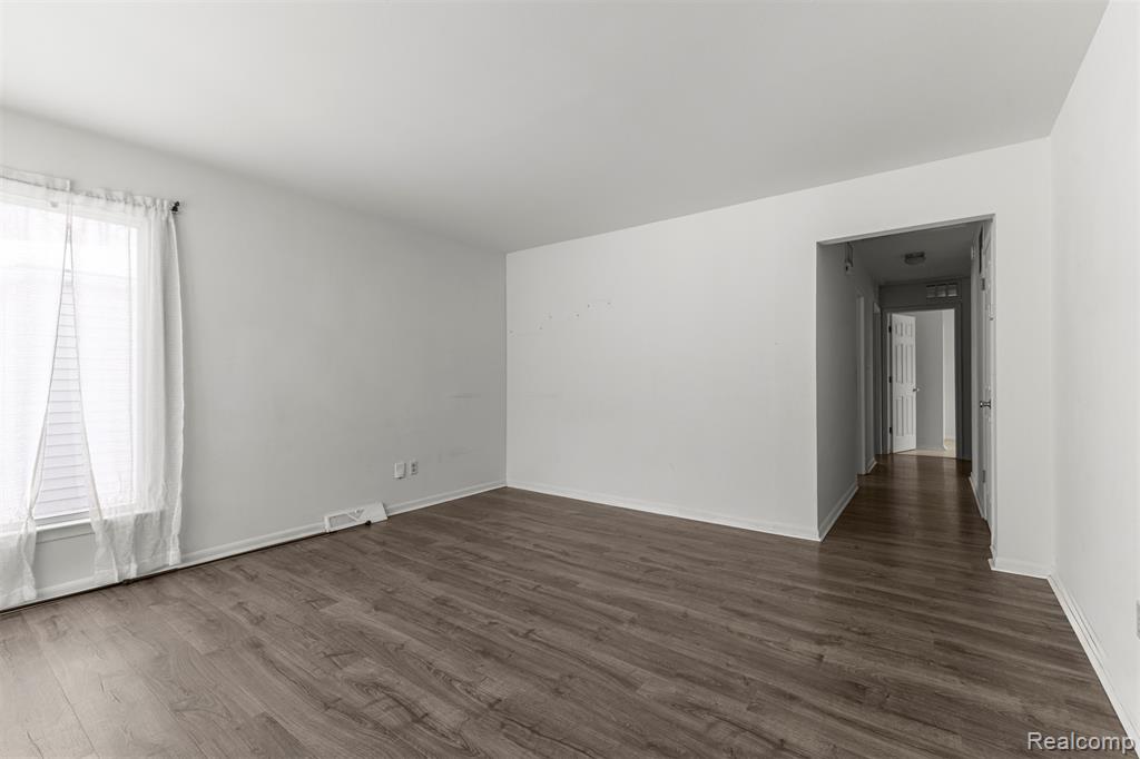 4421 Edgewood Street, Dearborn Heights, MI 48125 — Photo 11