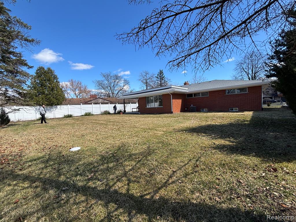 5987 CAMPUS Drive, Dearborn Heights, MI 48127 — Photo 14