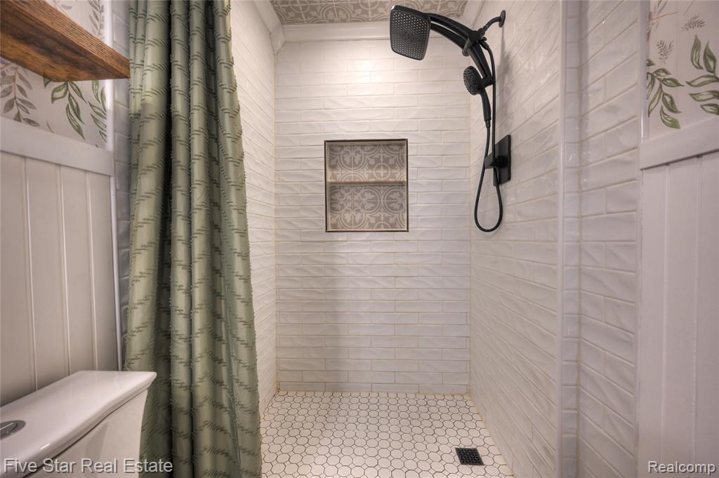 8421 Lagoon Street, Commerce Twp, MI 48382 — Photo 21