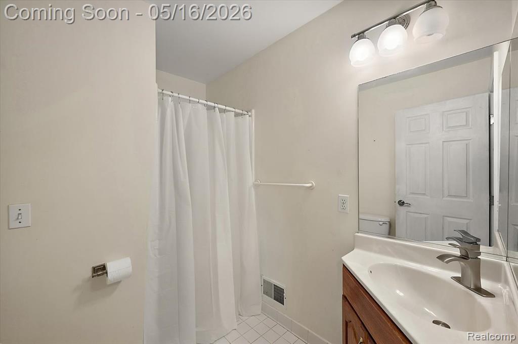 15948 Venice Avenue, Clinton Twp, MI 48035 — Photo 19