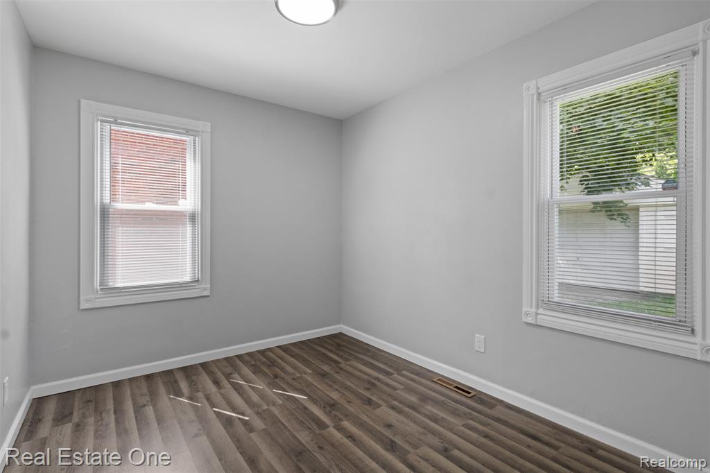 12725 RIVERVIEW, Detroit, MI 48223 — Photo 10