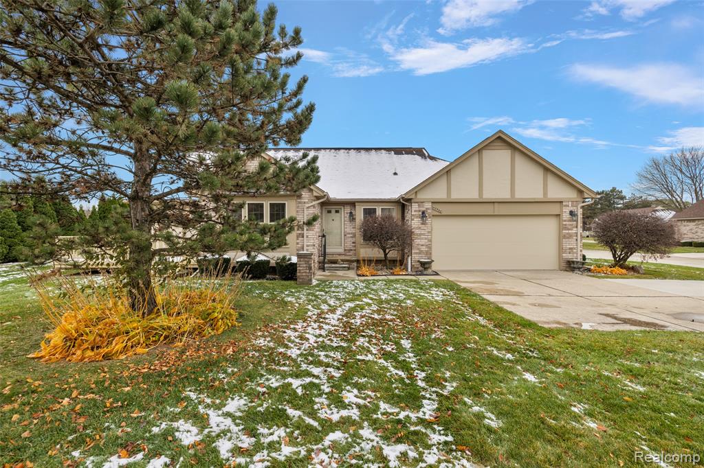42590 Schienle Lane, Clinton Twp, MI 48038 — Photo 2