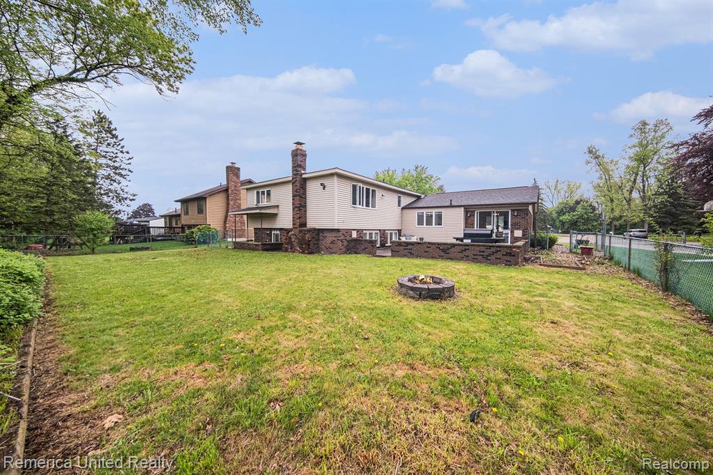 10606 HEENAN Drive, Whitmore Lake, MI 48189 — Photo 24