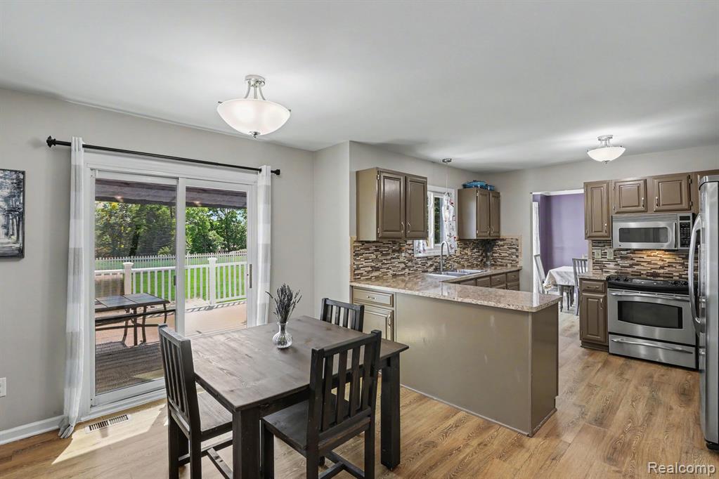 6433 Woodcrest Ridge, Clarkston, MI — Photo 11