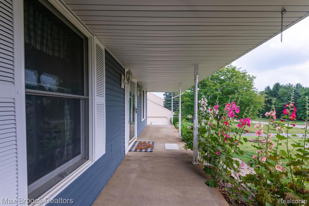 54320 BELCREST Drive, Milford, MI 48381 — Photo 7