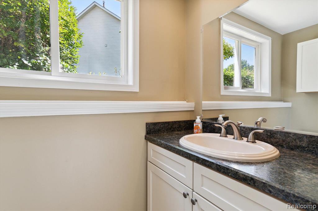21111 GREENBRIAR Lane, South Lyon, MI 48178 — Photo 42