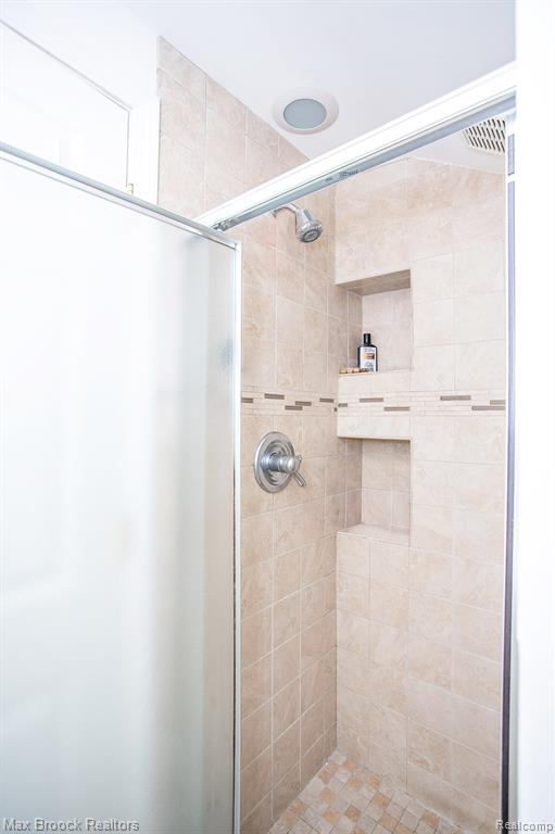 13353 Sherwood Drive, Huntington Woods, MI — Photo 37