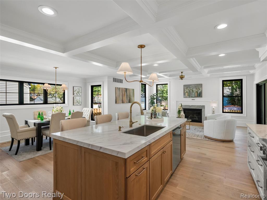 820 OAKRIDGE Avenue, Royal Oak, MI 48067 — Photo 17