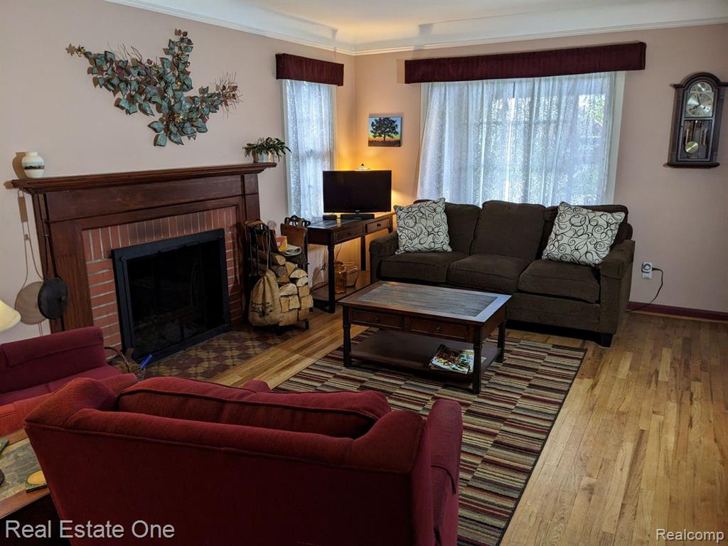 921 MAYBURN Street, Dearborn, MI 48128 — Photo 7