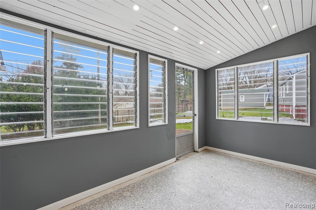831 Loyola Drive, Ann Arbor, MI 48103 — Photo 17