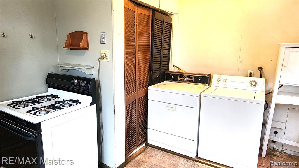 8267 OAK Street, Taylor, MI 48180 — Photo 13