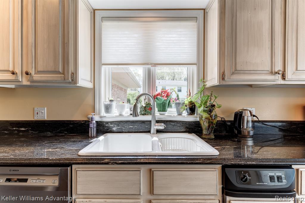 16131 Winchester Drive, Northville, MI 48168 — Photo 17