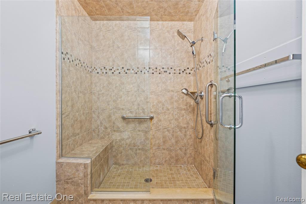 7332 Meadowridge Circle, West Bloomfield, MI — Photo 23