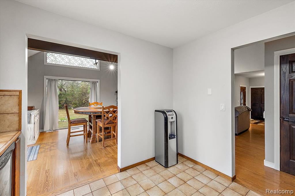 8021 Washburn Road, Goodrich Vlg, MI — Photo 18