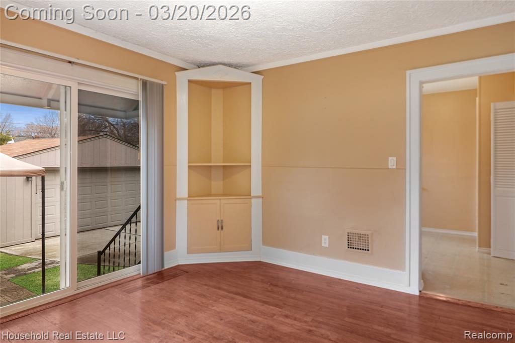 8335 Harding, Center Line, MI 48015 — Photo 7