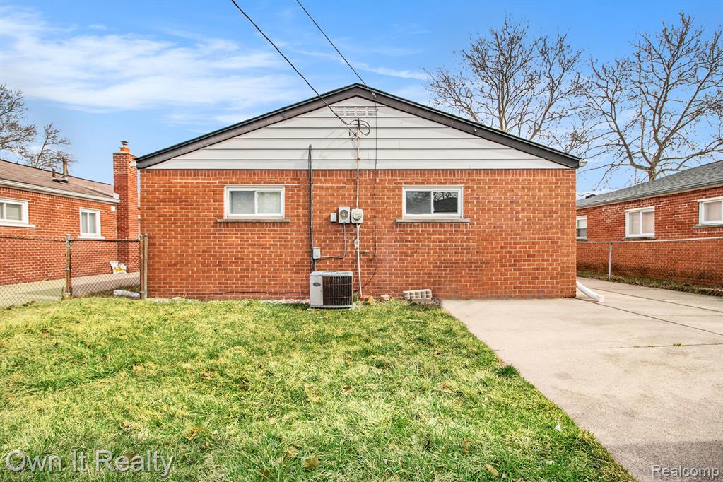 4992 MCKINLEY Street, Dearborn Heights, MI 48125 — Photo 26